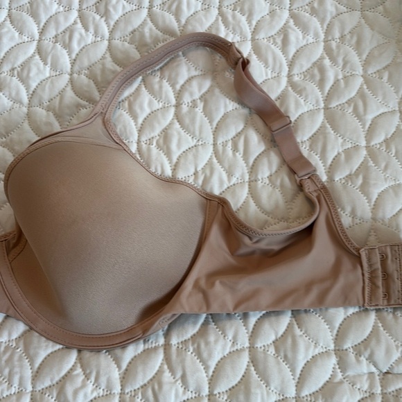 Bali Tan Seamless T-Shirt Bra with Mesh and Bead Upper and inner side panels - Picture 4 of 9